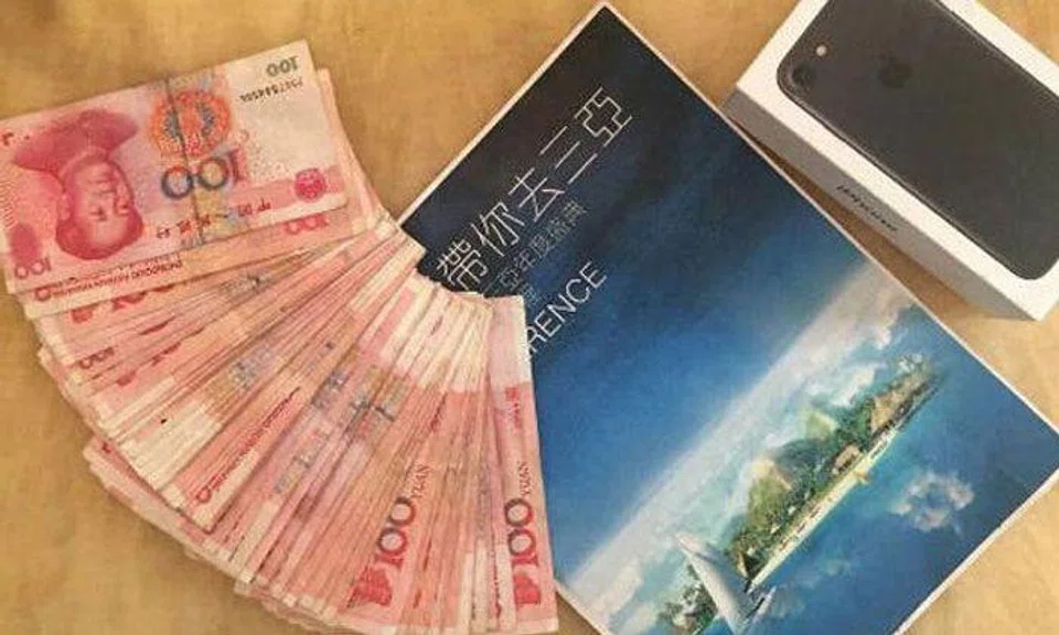 Lonely mother in China hires 'daughter' for holiday trip 