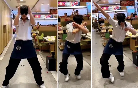 A Haidilao employee performing the Ke Mu San.