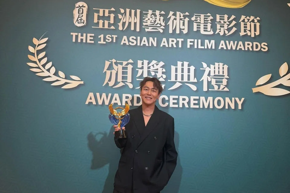 Jaspers Lai accepted the Best Actor award on behalf of Mark Lee at the 1st Asian Art Film Awards.