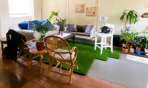 Netizen wonders if this cosy corner in HDB corridor is allowed, another asks: 'Why are you so kaypoh?'