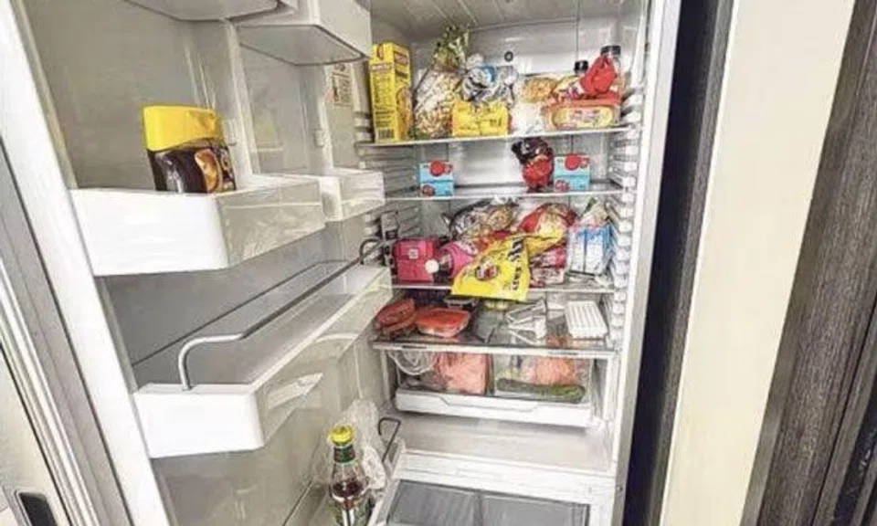Food items left behind by the family. PHOTO: SHIN MIN DAILY NEWS