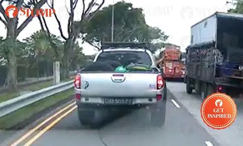 Courteous driver flashes finger heart and makes Stomper's day