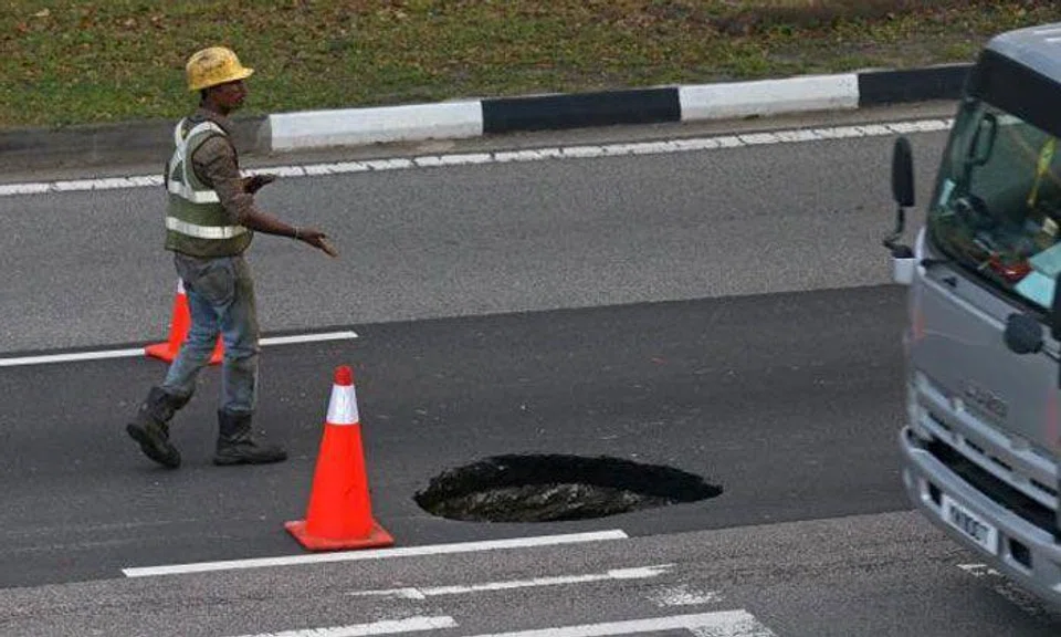 1m sinkhole appears on Ang Mo Kio road
