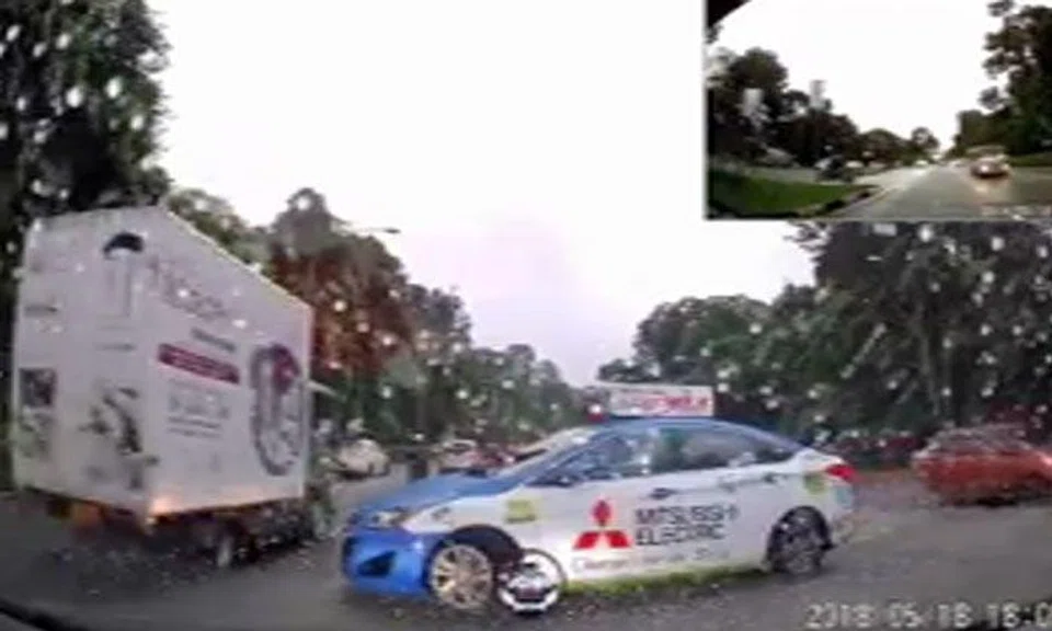 Cabby "taken to task" after making dangerous u-turn at Lornie Road: ComfortDelGro