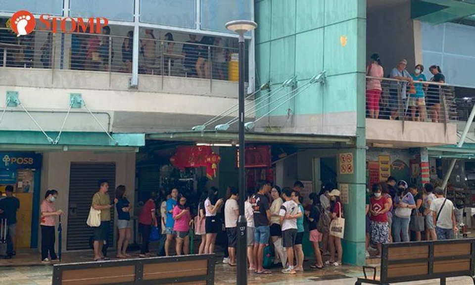 Long queues at Uggli Muffins giveaway: Some upset after leaving empty-handed, one uncle fainted
