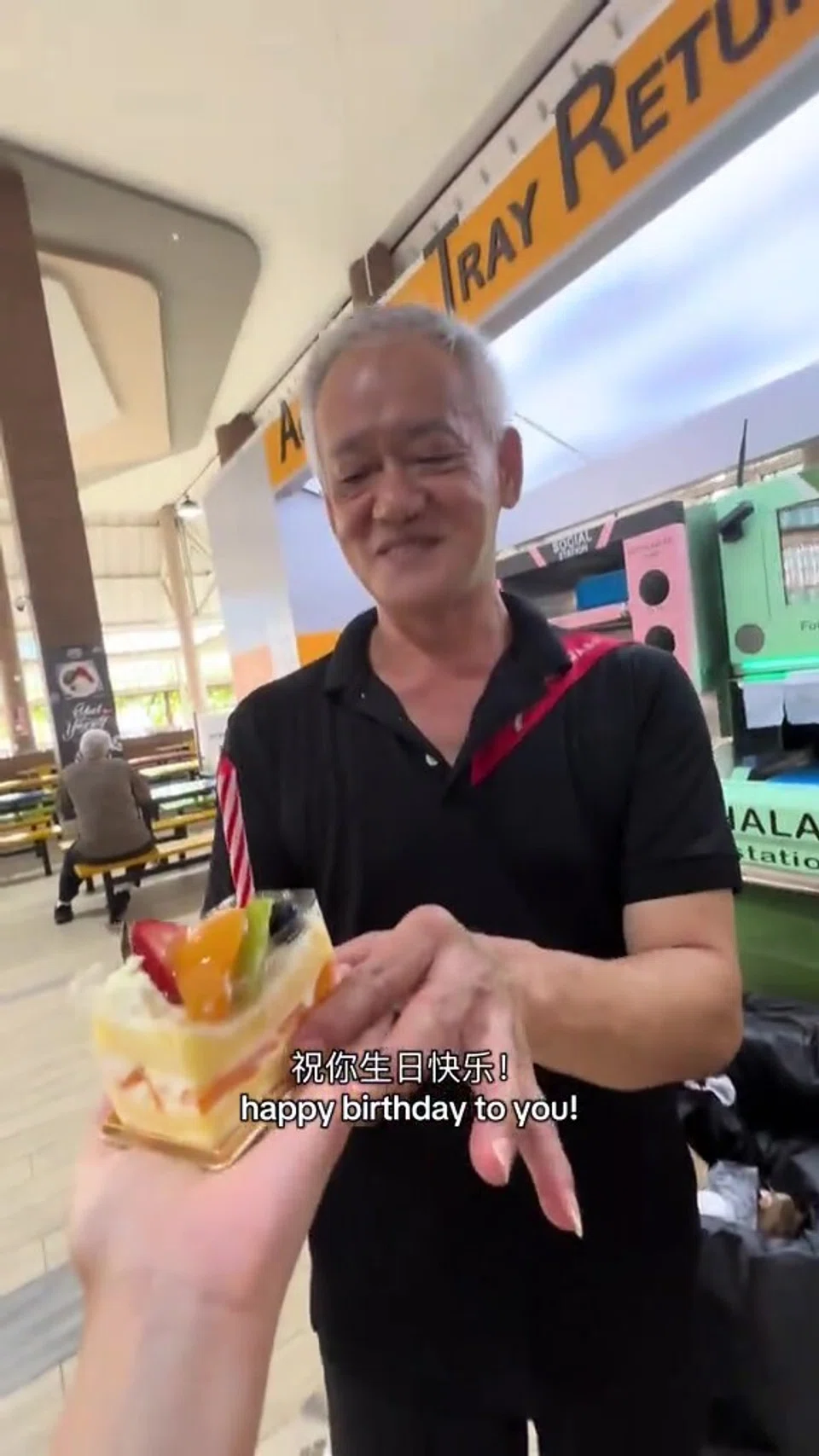 temasek poly student celebrates canteen uncle’s birthday