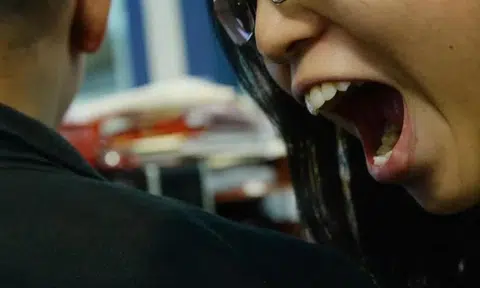 Woman slapped and tried to bite policewoman after having 2 bottles of wine and shots