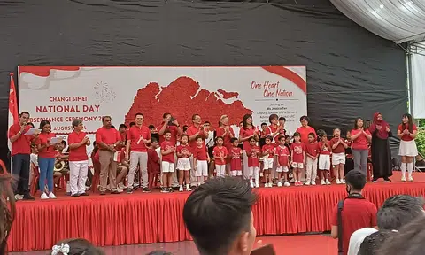 Stage backdrop falls during National Day event next to Eastpoint Mall in Simei, 5 injured
