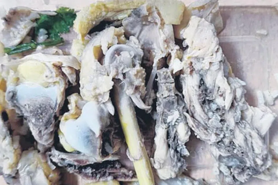 The customer, Mdm Zhuang, was shocked when with the number of bones in the chicken leg rice set she bought.