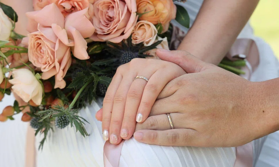 domestic helper marries singaporean man despite having husband and 6 kids in indonesia