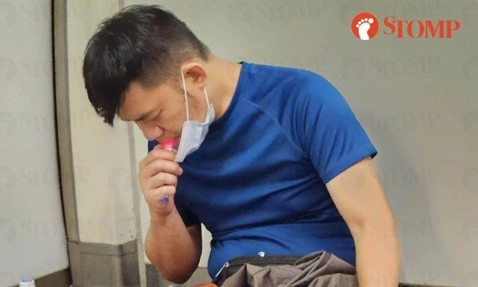 Stomper Foong shared the video of the man seated cross-legged with his shoes off on the floor of the East-West Line train, rubbing his foot and vaping on Feb 4.