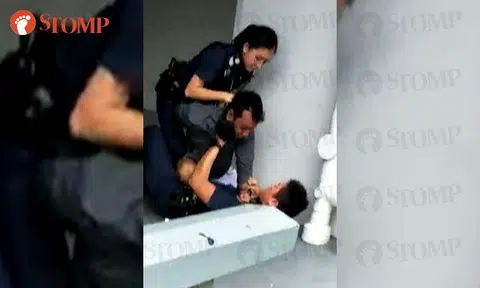 Man gets into scuffle with police officers at Bukit Batok void deck, arrested for drug-related offences 