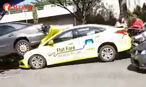 7 sent to hospital after 12-vehicle chain collision on KPE