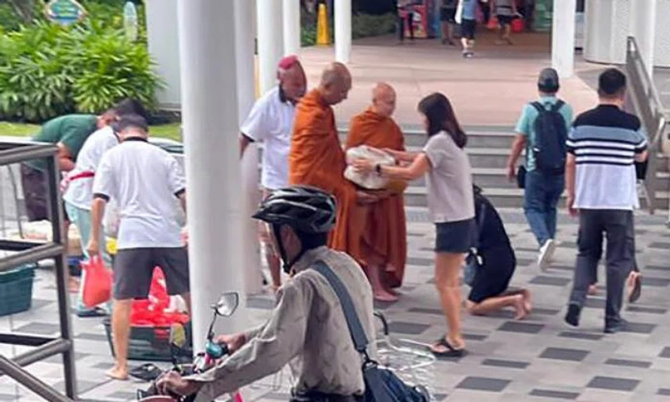Someone calls police on monks collecting alms in Bedok -- again: Are they fake?