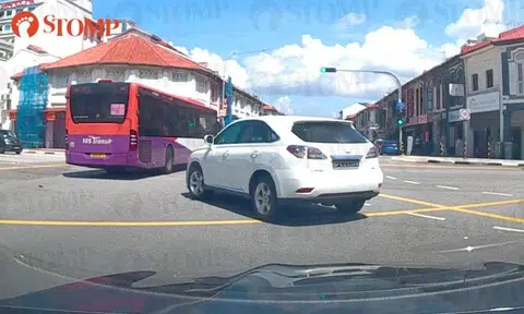 Lexus cuts across 6 lanes at Geylang Road junction after driver 'changes mind' on turning right
