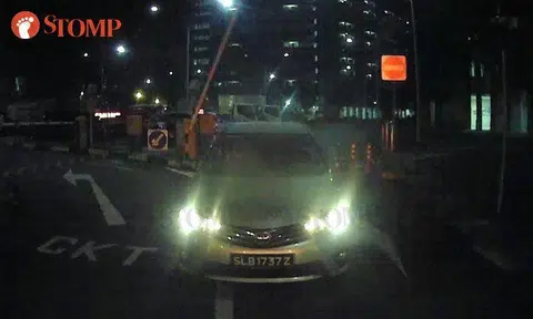 Super 'cheapskate' motorist tailgates driver out of CCK gantry without paying for parking