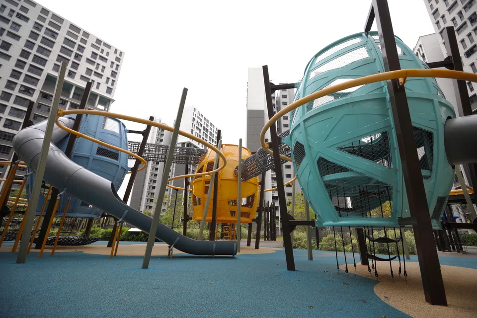 Your kids can crawl through rope tunnels that link up the nests and zip down the slides at the Flying Birds playground in Sengkang.