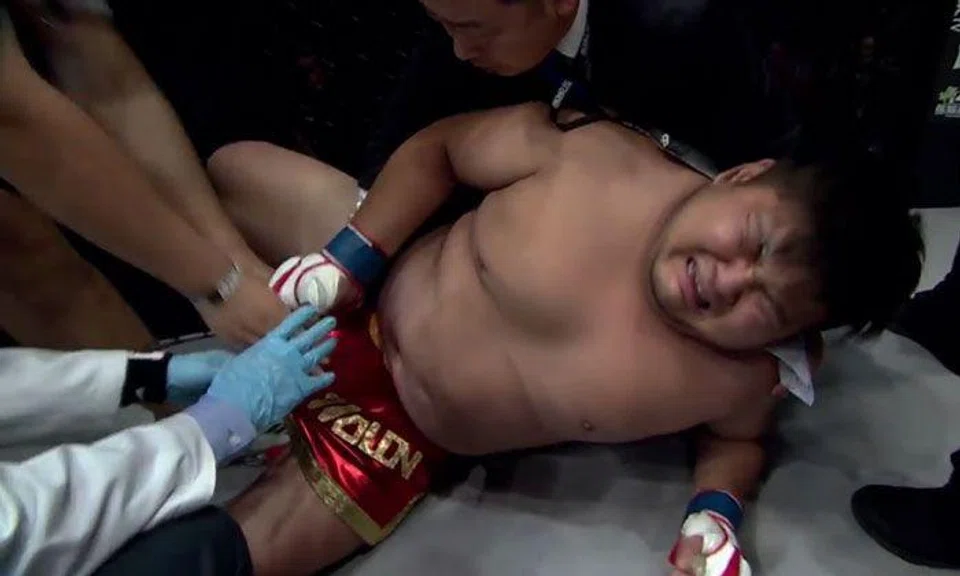 Chinese MMA fighter doubles over in extreme pain after getting kicked in groin