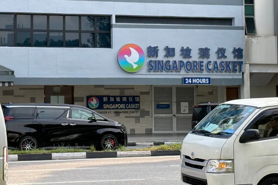 There are at least nine hotels in the surrounding area near Singapore Casket. 
