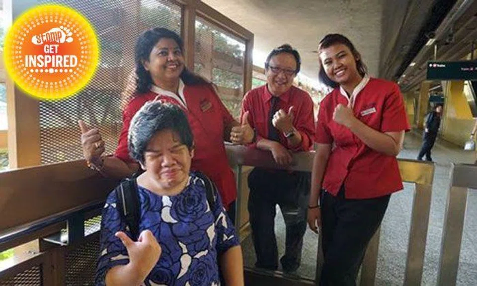 Good job! SMRT staff at Commonwealth station help blind woman with her daily commute