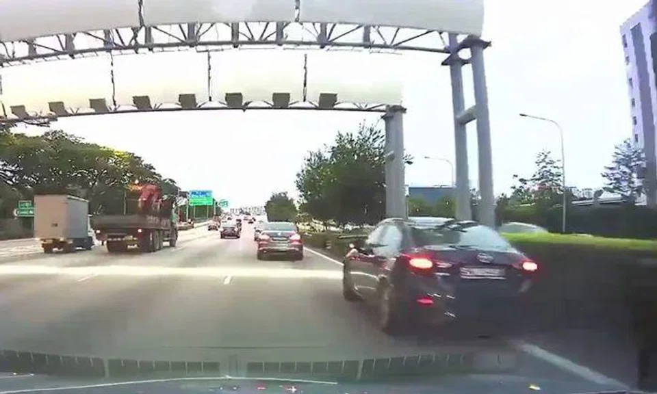 Car driver abruptly stops along CTE -- allegedly to find cashcard for ERP