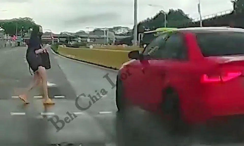 Audi driver zooms past pedestrian and beats red light at Lentor Avenue