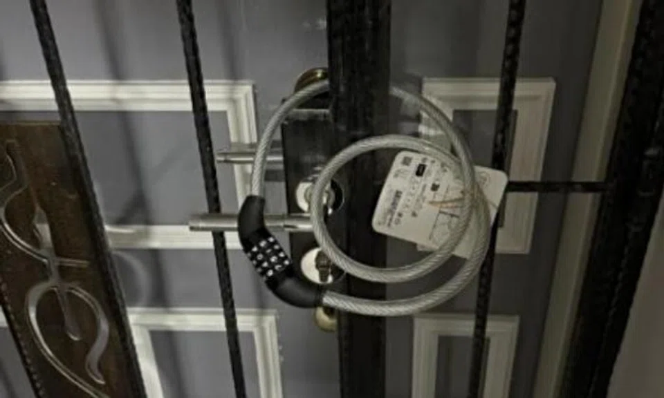 Gate of Tiong Bahru flat secured with bicycle lock, man arrested for loanshark harassment