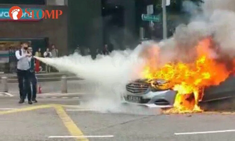 A man with a backpack was caught on camera fighting a car fire near Lau Pa Sat on Thursday morning (Nov 17).