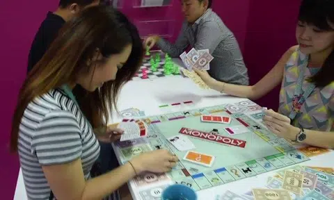 Skyscanner joined in the Mannequin Challenge craze!