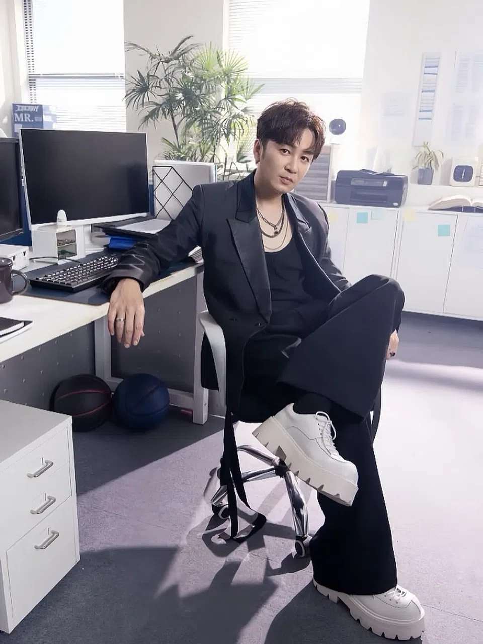 Chang Shu-wei of boy band Energy has been arrested on suspicion of evading mandatory military conscription. PHOTO: SHUWEI11041104/INSTAGRAM