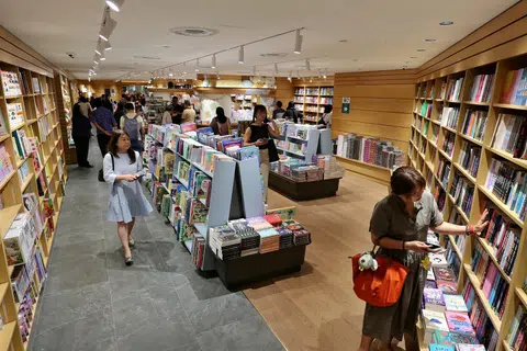 Kinokuniya's new outlet at Raffles City.