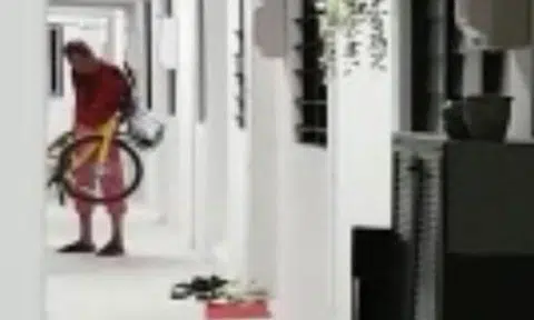 Dhanaraj was about to throw a second ofo bike down when a resident spotted him. PHOTO: SHIN MIN DAILY NEWS