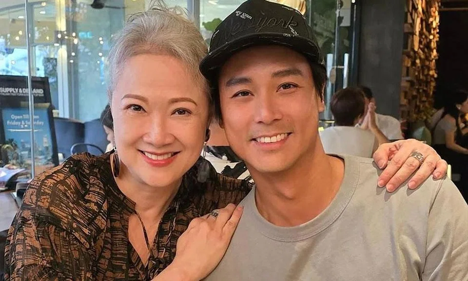 Actress Hong Huifang urged actor Andie Chen to keep persevering and not be discouraged by his loss at the Star Awards.