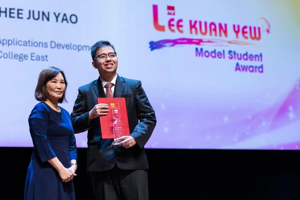 Moses Hee honoured with the Lee Kuan Yew Model Student Award