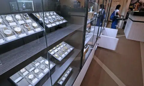 Jail for maid who shipped 2 stolen Rolex watches to Philippines, pawned another for $4k