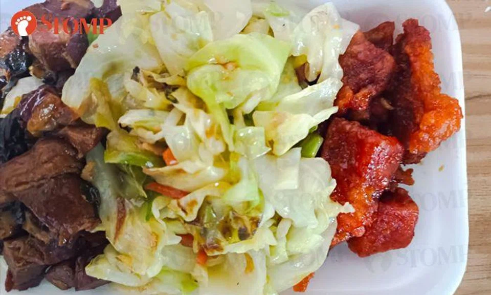 Man charged $6 for cai fan including $2.50 for seafood: 'Do you see any seafood in this rice?'