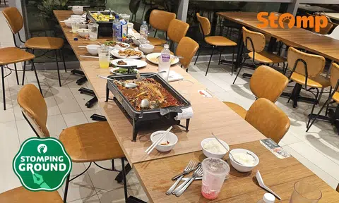 Food court etiquette and tray return tips