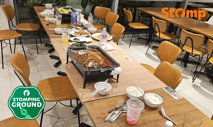 Food court etiquette and tray return tips