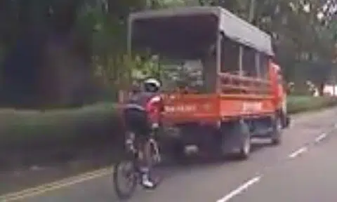 Another cyclist tired of living: He tailgates lorry and treats road like playground 