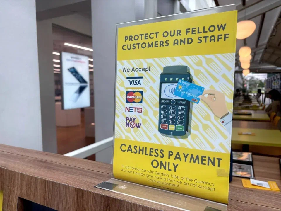 A sign at Flipper's cafe in Bugis Junction indicating that only cashless payment is accepted.