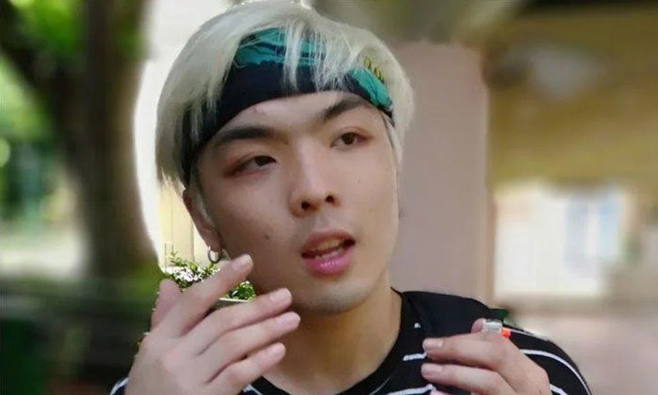 "Bumblebee" from Temasek Poly fight publicly apologises for humiliating his mother for being a cleaner