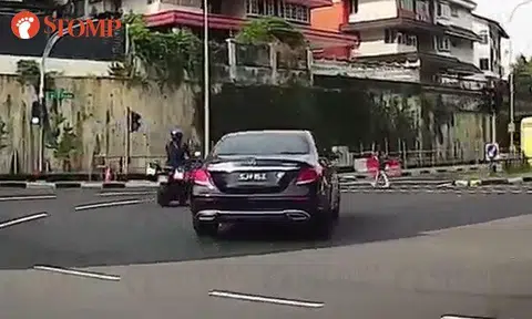 Merc driver nearly hits both pedestrian and motorcyclist in school zone at Lorong Chuan