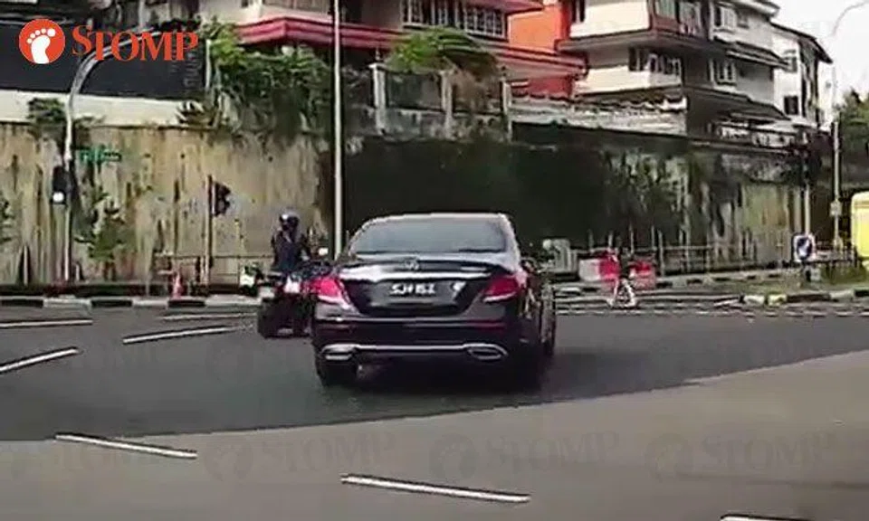 Merc driver nearly hits both pedestrian and motorcyclist in school zone at Lorong Chuan