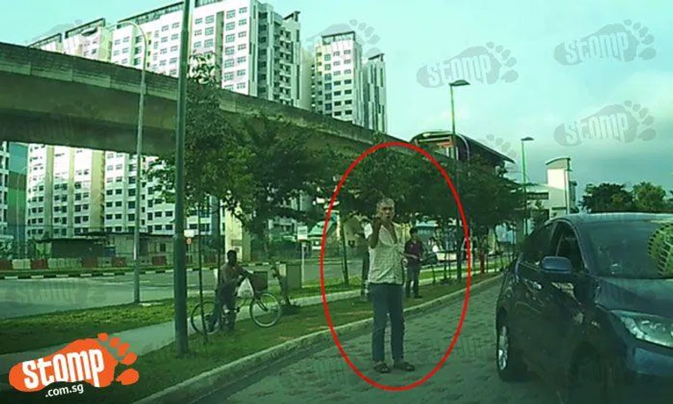 Why you don’t give way? Driver blocks lane and gets aggressive at Stomper for not driving through 'big space'