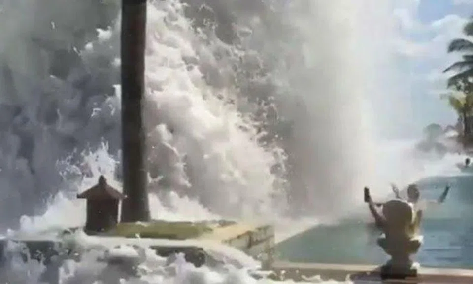 2 killed by Bali tidal waves last week from HK and Lombok