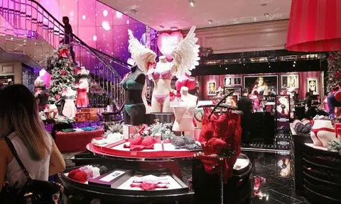 The girls are alleged to have stolen lingerie from a Victoria’s Secret store, as well as a pair of Crocs footwear. PHOTO: ST FILE