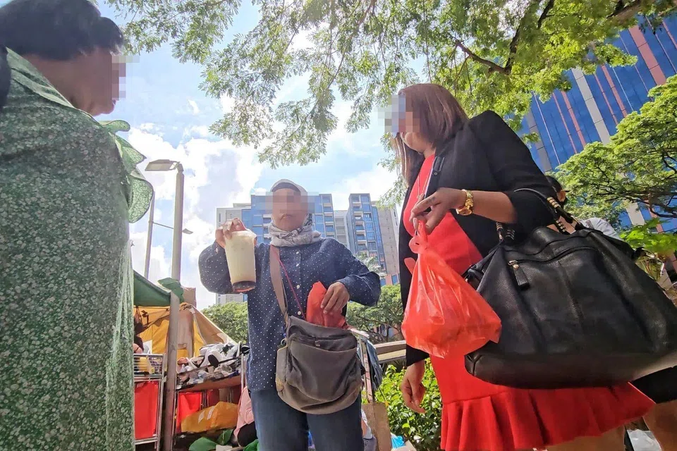 The maids would approach passers-by to sell their food. 