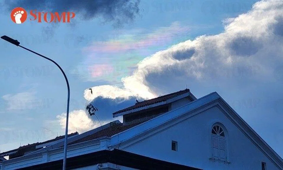 Sharing a video of the multi-coloured weather phenomenon, a Stomper said it was "so beautiful".