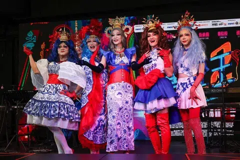 Mark Lee (centre) clinched the award under the Pioneer Trend section for his role as a drag queen in comedy-drama Number 2.