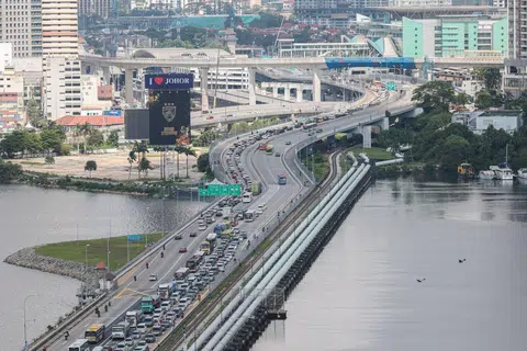 Heavy traffic expected at land checkpoints ahead of National Day weekend